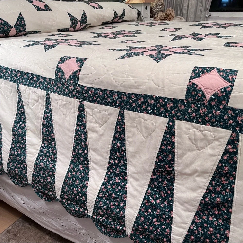 Beautiful quilt made by the Amish in Pennsylvania. In mint condition. QUEEN SIZE - Picture 4 of 9